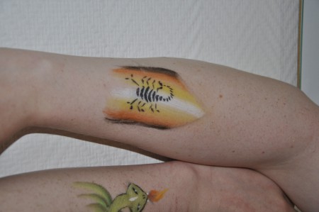 Samma skorpion som finns under kategorin djur, fast mycket mindre. Bakgrunden gjordes med split cake